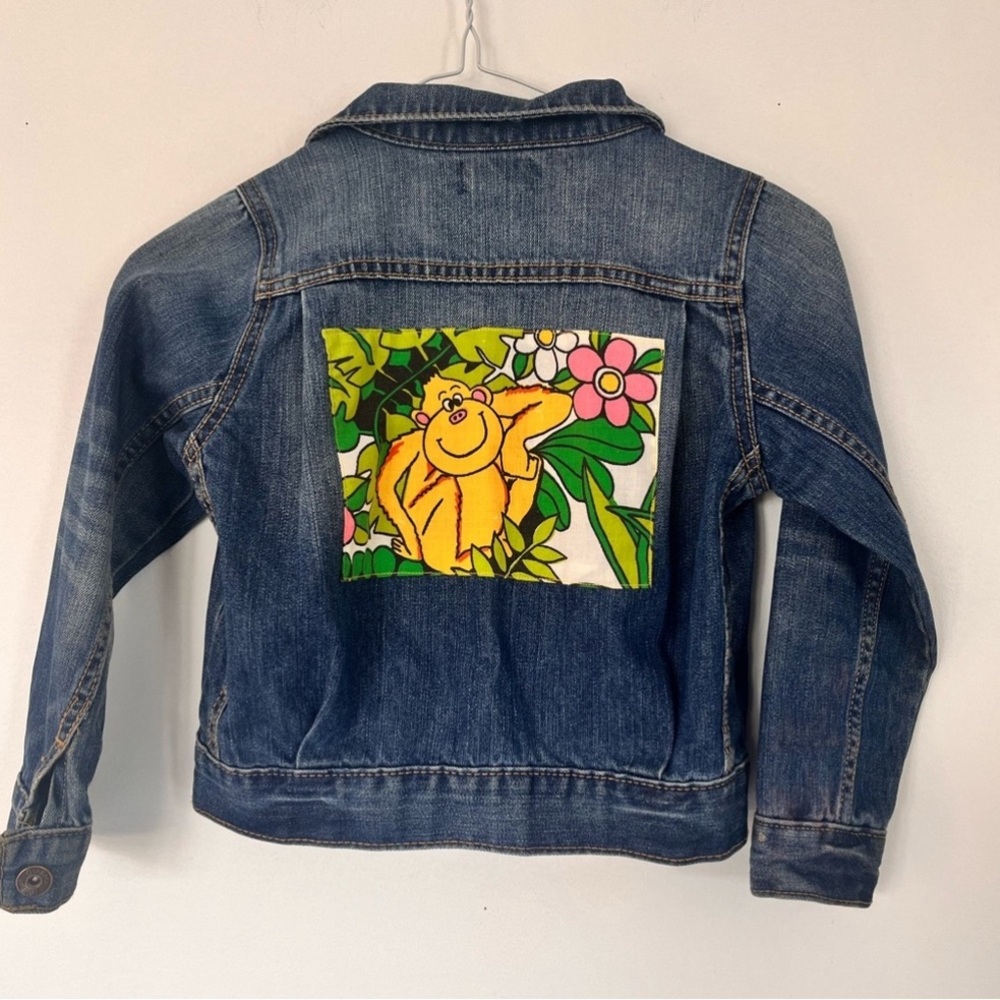 Vintage OshKosh B'gosh Blue Denim Jacket for Kids with cartoon back patch